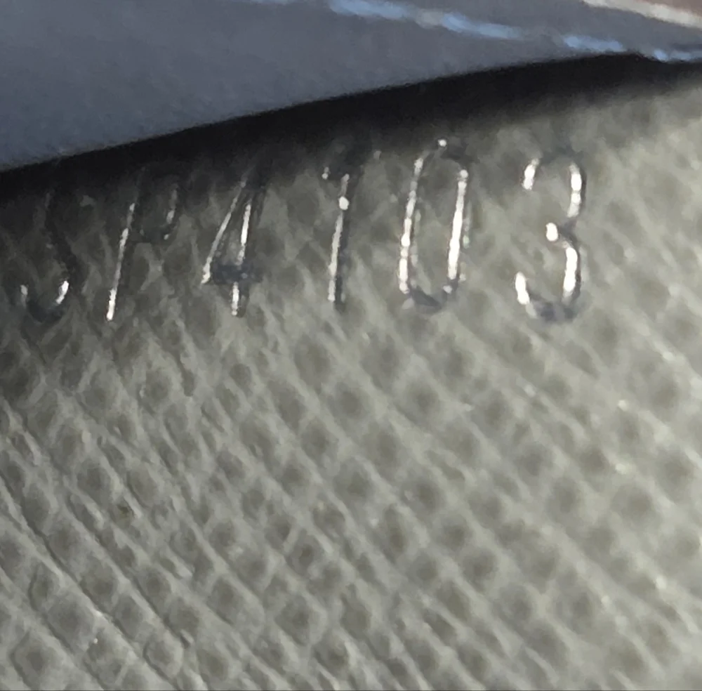 RARE LOUIS VUITTON Grey Taiga Brazza (Unisex) Bifold Long Wallet (EUC)